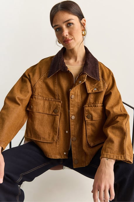 Überdimensionale Jeansjacke mit Knopfverschluss und Taschen - Image 1