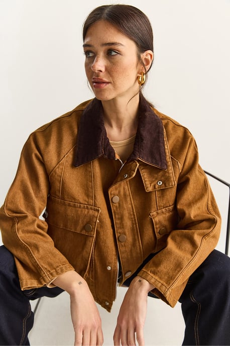 Überdimensionale Jeansjacke mit Knopfverschluss und Taschen - Image 4
