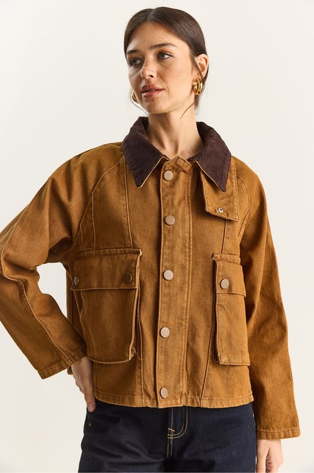Überdimensionale Jeansjacke mit Knopfverschluss und Taschen - Image 6