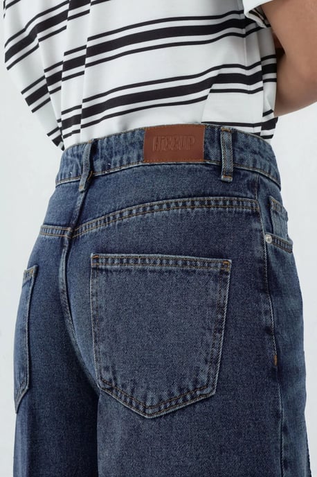Weite Denim-Jeans mit rohem Abschluss - Image 3