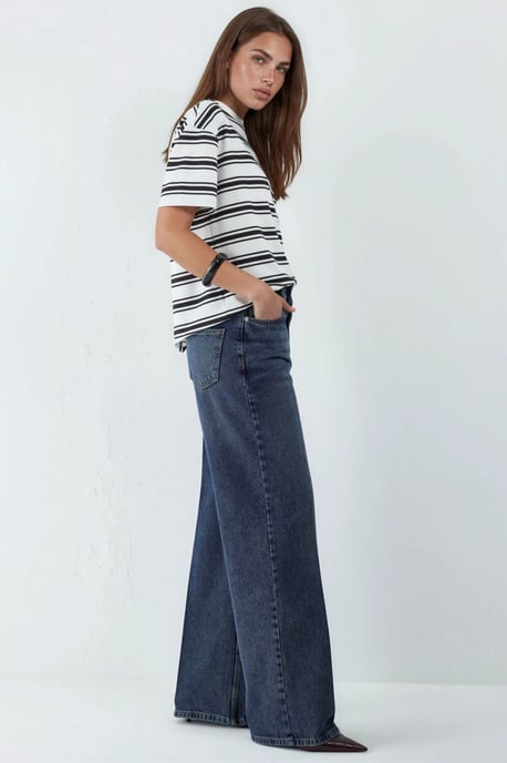 Weite Denim-Jeans mit rohem Abschluss - Image 5