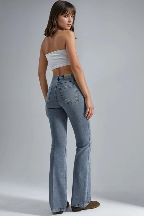 Hochtaillierte Bootcut-Jeans - Image 3