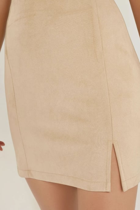 Hochtaillierter Mini-Suede-Rock mit Schlitz - Image 2