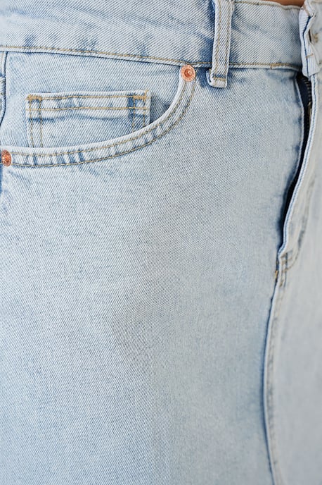 Slim-Fit Mini-Denimrock mit Knopfverschluss - Image 6
