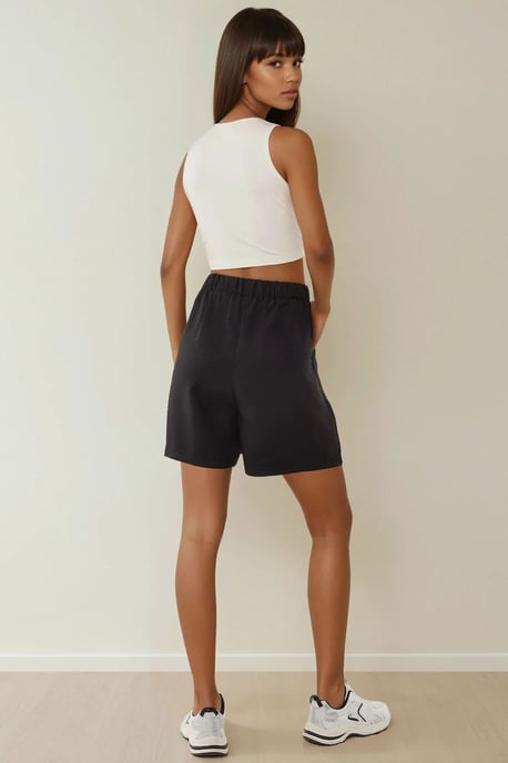 Hochtaillierte Falten-Lyocell-Shorts mit weichem Touch - Image 5