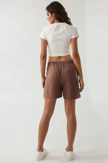 Hochtaillierte Falten-Lyocell-Shorts mit weichem Touch - Image 4