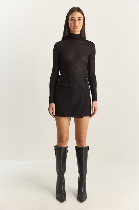 Hoch geschnittene, figurbetonte Mini-Shorts mit Taschen - Image 2