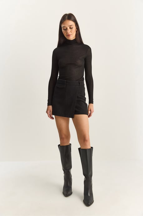 Hoch geschnittene, figurbetonte Mini-Shorts mit Taschen - Image 4