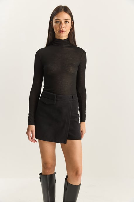 Hoch geschnittene, figurbetonte Mini-Shorts mit Taschen - Image 5