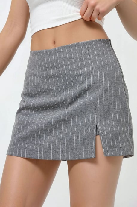 Gestreifte Mini-Skorts mit Schlitzdetail - Image 1