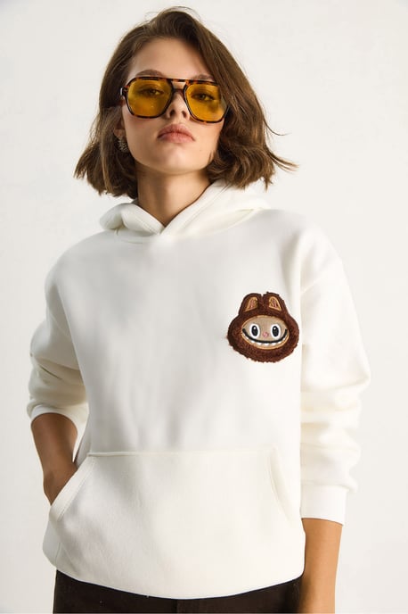 Kapuzenbestickter Sweatshirt - Image 5