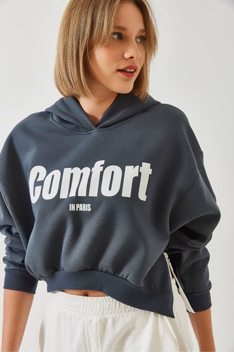 Übergroßer Kapuzen-Crop-Sweatshirt mit Pompon - Image 2