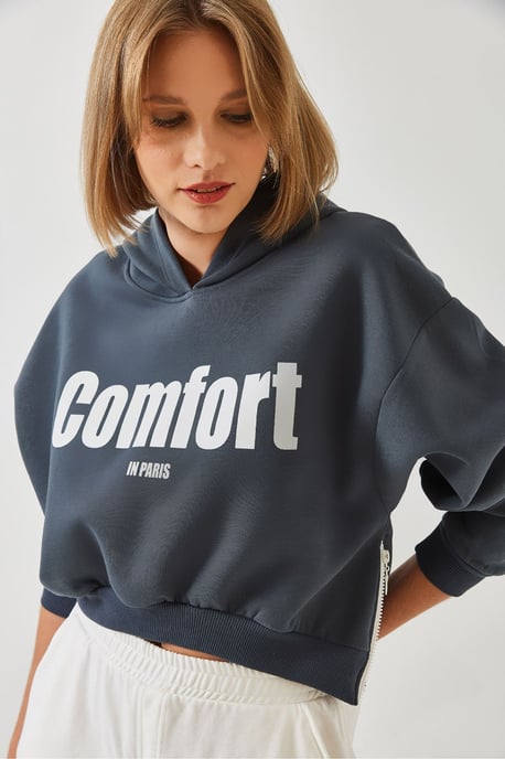 Übergroßer Kapuzen-Crop-Sweatshirt mit Pompon - Image 3