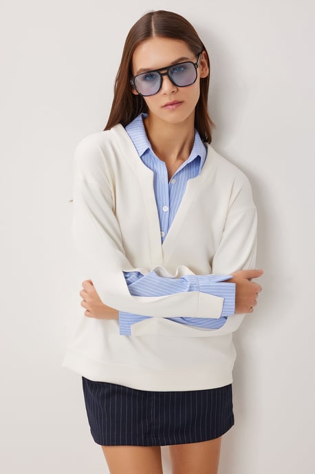 V-Ausschnitt Langarm-Sweatshirt mit Popeline-Detail - Image 2