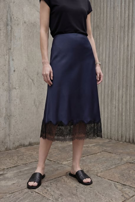 Spitzenverzierte Satin-Midi-Rock - Image 2
