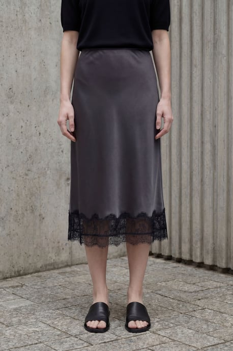 Spitzenverzierte Satin-Midi-Rock - Image 2