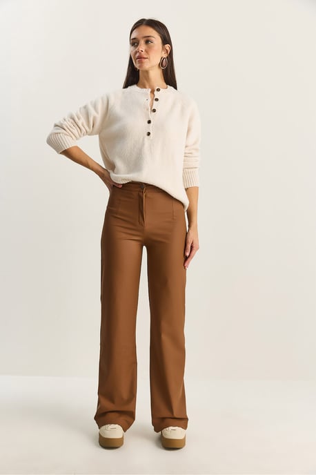 Hochtaillierte weite Kunstlederhose - Image 3