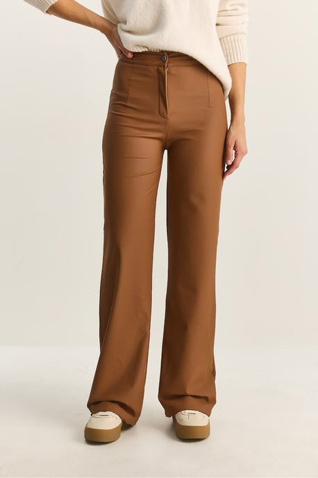 Hochtaillierte weite Kunstlederhose - Image 5