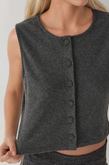 Texturiertes ärmelloses Crew-Neck-Weste mit Knopfdetails - Image 5