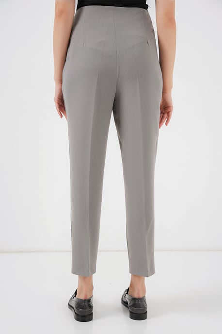 Hoch taillierte Slim-Fit Crepe-Hosen in verkürzter Länge - Image 6