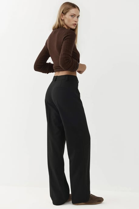 Gerade geschnittene Hose mit normaler Taille und Knopfverschluss - Image 5