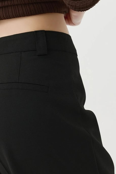Gerade geschnittene Hose mit normaler Taille und Knopfverschluss - Image 6