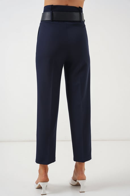 Knöchellange gerade Hosen mit Schleife - Image 6