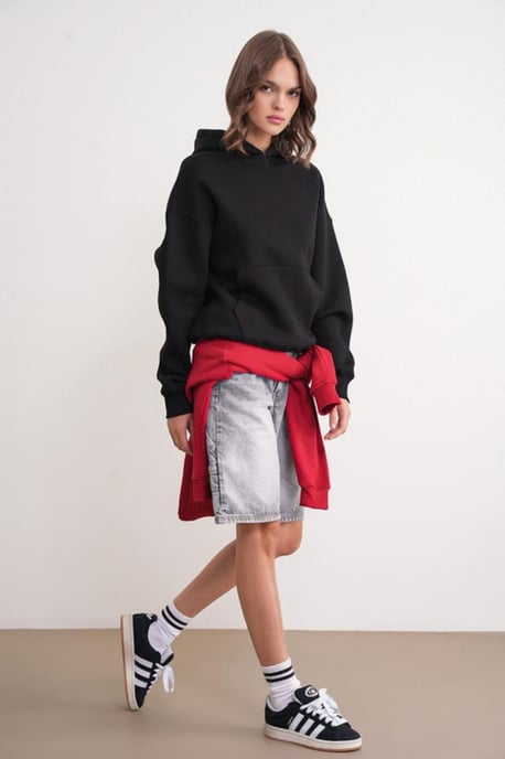Übergroßer Kapuzenpullover mit Tasche - Image 2