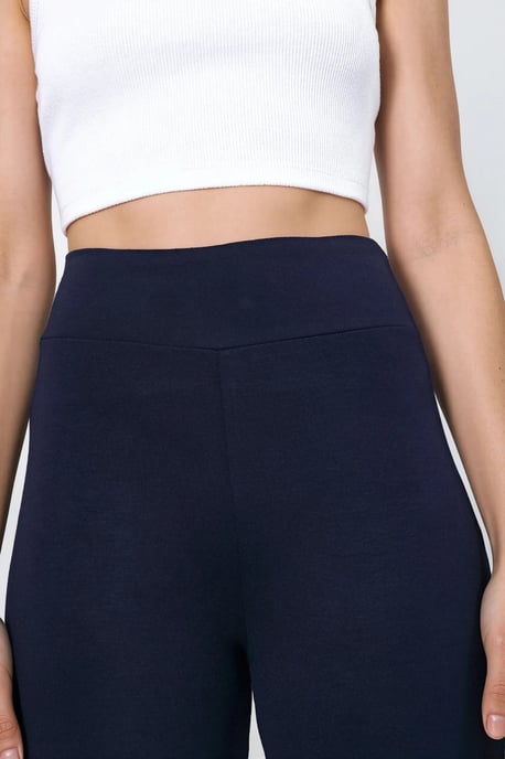 Hochtaillierte Modal Touch Flared Leggings - Image 5