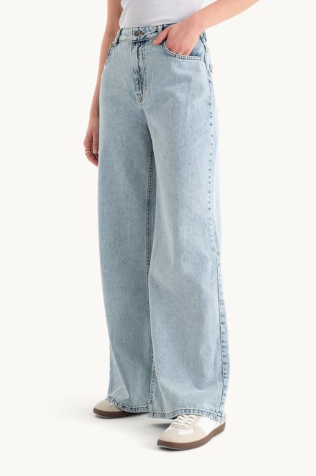 Hochtaillierte Superweite Jeans - Image 3