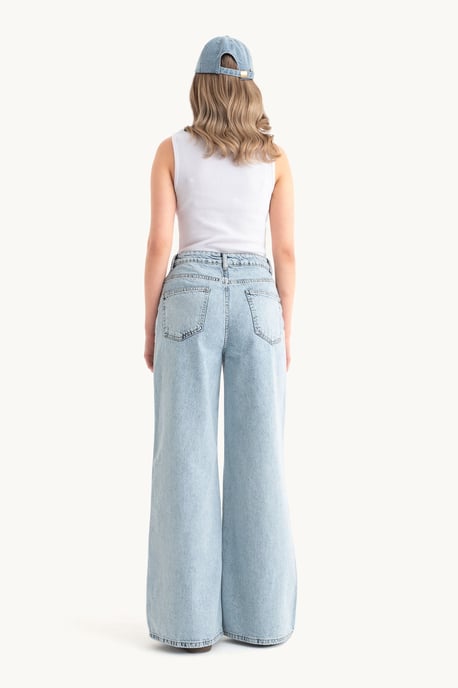 Hochtaillierte Superweite Jeans - Image 5