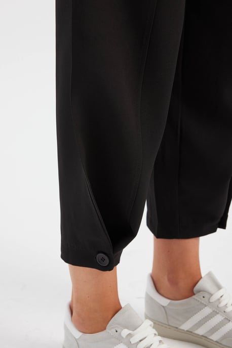 Hochtaillierte Karottenhose - Image 5