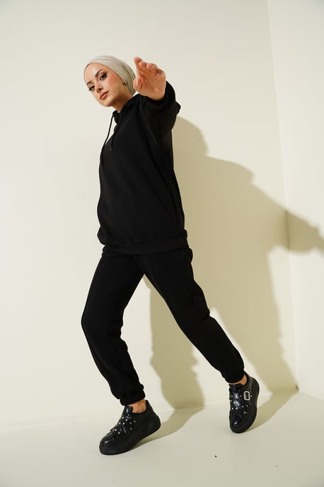 Übergroßes Kapuzen-Sweatshirt und aktive Hose Set - Image 4