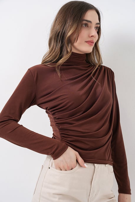 Taillierte Rollkragenbluse mit Drapierung - Image 5
