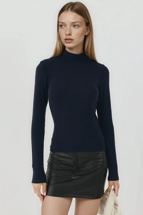 Ultraweiches Slim-Fit Rollkragenstricktop - Image 1