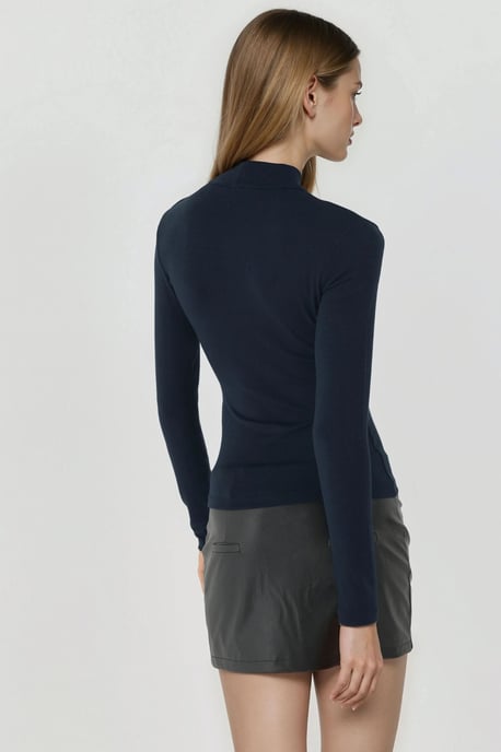 Ultraweiches Slim-Fit Rollkragenstricktop - Image 4