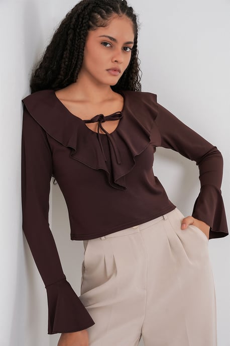 Rüschenshirt mit V-Ausschnitt und kurzem Schnitt - Image 5