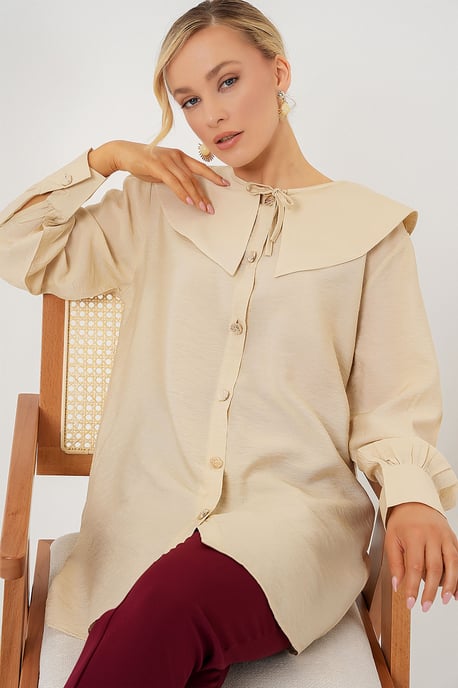 Lange lockere Bluse mit Baby-Kragen und Schleifendetail - Image 2