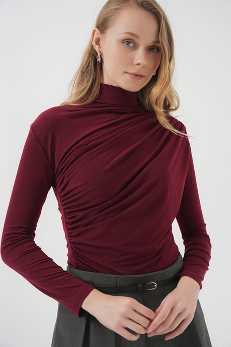Taillierte Rollkragenbluse mit Drapierung - Image 1