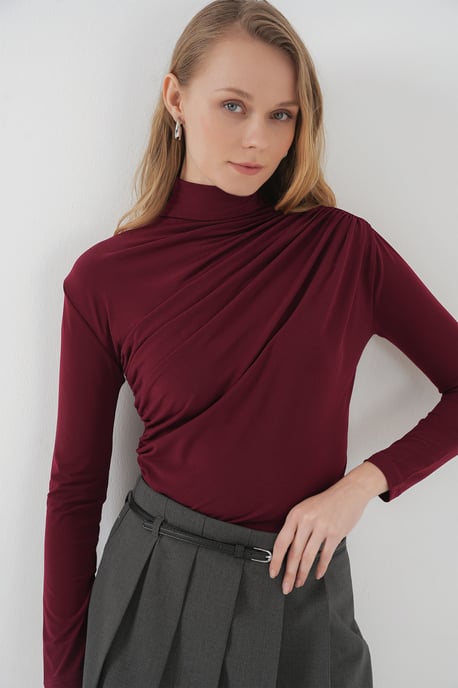 Taillierte Rollkragenbluse mit Drapierung - Image 3