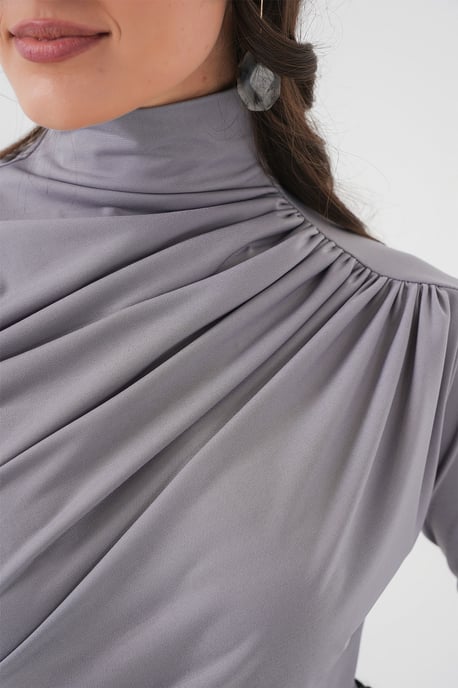 Taillierte Rollkragenbluse mit Drapierung - Image 5