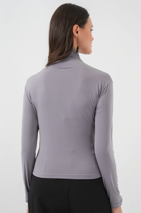 Taillierte Rollkragenbluse mit Drapierung - Image 6