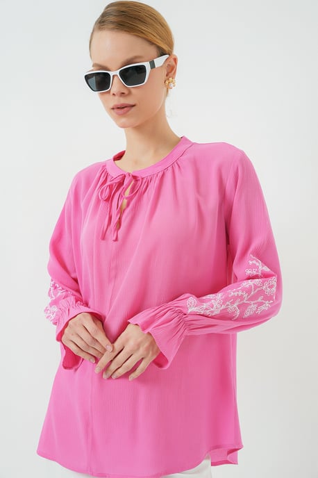 Bluse mit gesticktem Krawatten-Detail - Image 3