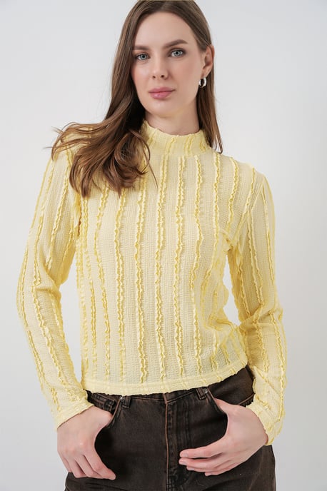 Strukturierte Slim-Fit-Halbrollkragenbluse - Image 1