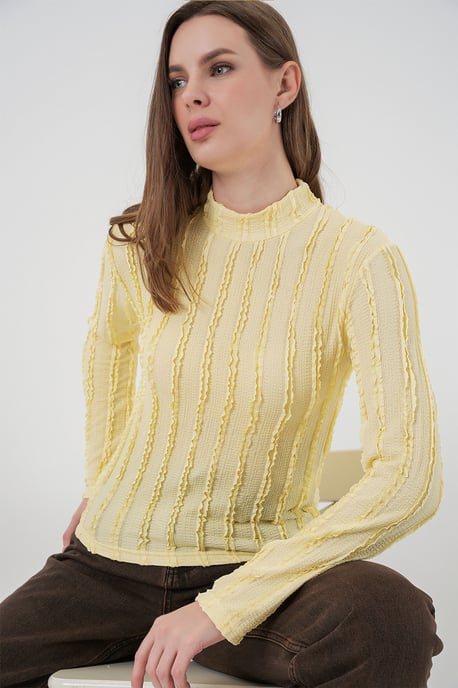 Strukturierte Slim-Fit-Halbrollkragenbluse - Image 3