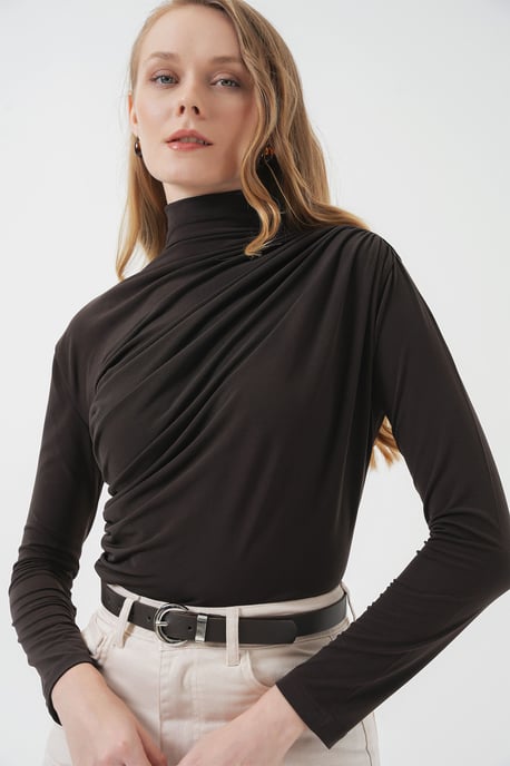 Taillierte Rollkragenbluse mit Drapé-Detail - Image 3