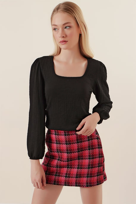 Strukturierte Bluse mit quadratischem Kragen und langen Ärmeln - Image 1