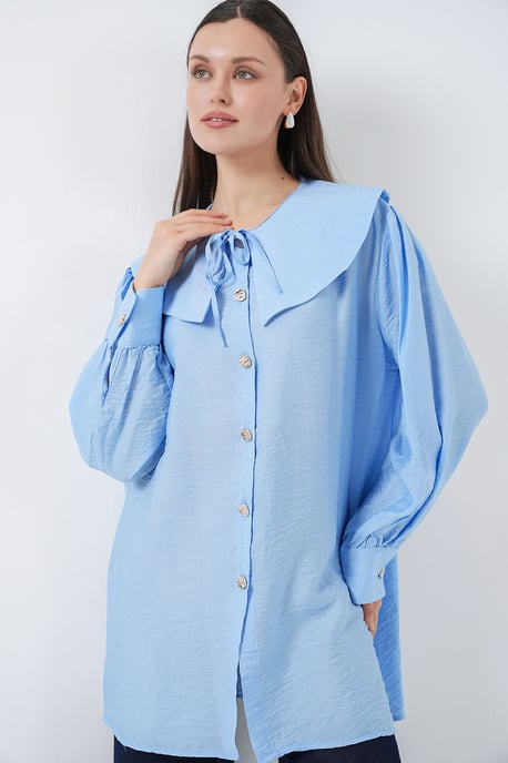 Lange lockere Bluse mit Baby-Kragen und Schleifendetail - Image 5