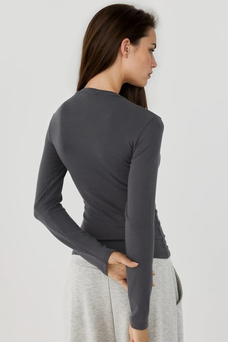 Ultraweiches Slim-Fit Crew-Neck Langarm-Basictop - Image 5