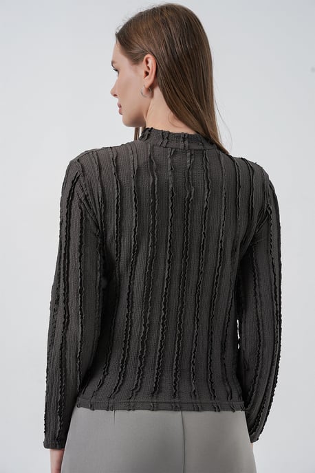 Strukturierte Slim-Fit Halbkragenbluse - Image 6